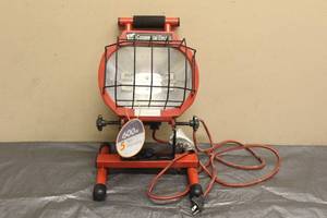 lot 22 image: COMMERCIAL ELECTRIC PORTABLE WORK LIGHT 4721