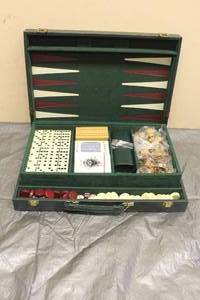 lot 29 image: VINTAGE BACKGAMMON CHESS DOMINOESCHECKER WOOD BOARD GAME IN GREEN BRIEFCASE&nbsp