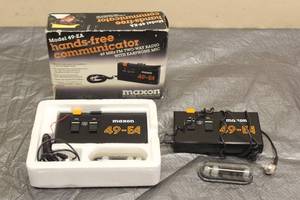lot 30 image: TOTAL OF VINTAGE MAXON 49-EA HANDS FREE COMMUNICATOR TWO-WAY RADIO WITH EARPHONE MIC&nbsp