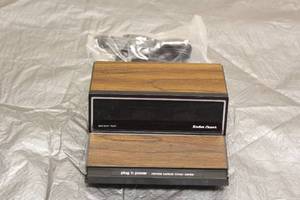 lot 35 image: VINTAGE RADIO SHACK PLUG N POWER REMOTE CONTROL TIMER CENTER