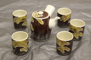 lot 40 image: MCM&nbsp 20TH CENTURY JAPANESE KUTANI WARE 6PC TEA SET WITH RED MARKING ON BOTTOM&nbsp