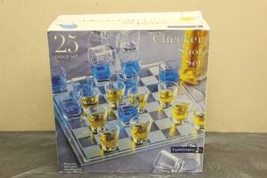 lot 64 image: LUMINARC 25PC GLASS CHECKER SHOT SET IN ORIGINAL BOX&nbsp