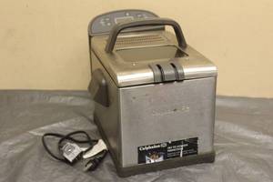lot 67 image: CALPHALON HE380DF DEEP FRYER&nbsp