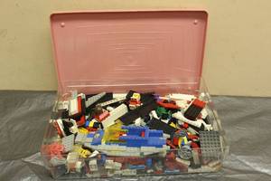 lot 79 image: GENEROUS AMOUNT OF LEGOS , STORAGE CONTAINER INCLUDED&nbsp