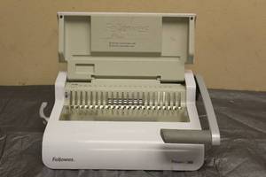 lot 134 image: FELLOWES MANUAL COMB BINDING MACHINE PULSAR 300