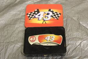 lot 145 image: NASCAR RICHARD PETTY # 43 COLLECTIBLE FOLDING POCKET KNIFE&nbsp
