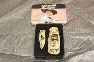 lot 146 image: JOHN WAYNE THE COMANCHEROS 2-PIECE COLLECTIBLE FOLDING POCKET KNIVES IN TIN CASE&nbsp