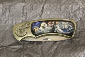 lot 148 image: UNITED WE STAND EAGLE &amp FLAG COLLECTIBLE FOLDING POCKET KNIFE&nbsp