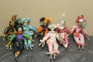 lot 172 image: TOTAL OF 7 ASSORTED DESIGN SUGAR LOAF CLASSIQUES PORCELAIN FACE TOY DOLLS 15L&nbsp
