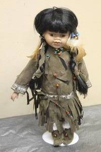 lot 180 image: VINTAGE 16 NATIVE AMERICAN INDIAN PORCELAIN DOLLS WITH STAND&nbsp
