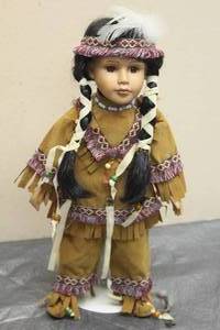 lot 182 image: VINTAGE 16 NATIVE AMERICAN INDIAN PORCELAIN DOLLS WITH STAND&nbsp