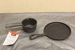 lot 186 image: CAST IRON&nbsp 8 DIAM SKILLET GRIDDLE&nbsp &amp&nbsp CAST IRON SAUCE POT&nbsp