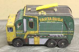 lot 190 image: 2016 PARAMOUNT PICTURES TARTARUGA BROTHERS TIN 205502 LUNCH BOX&nbsp
