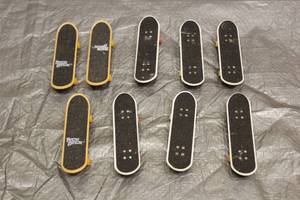 lot 204 image: TOTAL OF 9 ASSORTED BRAND FINGER SKATE BOARDS , TECK DECK , HASBRO , IMPERIAL TOY&nbsp