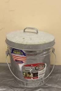 lot 210 image: BEHRENS LOCKING 6GAL STORAGE LIDDED GALVANIZED STEEL CAN&nbsp