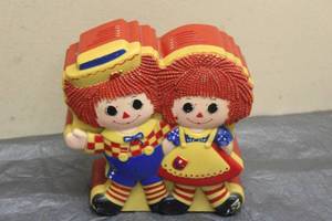 lot 215 image: 1977 TALKING JANEX CORP RAGGEDY ANN &amp ANDY MONEY&nbsp COIN BANK&nbsp