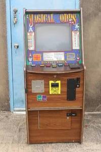 lot 4 image: QUARTEMASTER INC 012080 MAGICAL ODDS 8-LINER GAMING IN STANDING WOOD CABINET IN WORKING CONDITION DOLLAR BILL ACCEPTOR DOES WORK WITH KEY SEE PICS&nbsp  FOR AMUSEMENT ONLY&nbsp