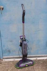 lot 11 image: BISSELL SPIN WAVE CORDLESS PET FLOOR FINISHING MACHINE 23157