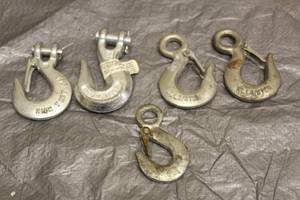 lot 23 image: TOTAL OF 5 -GRAB SLIP HOOKS&nbsp
