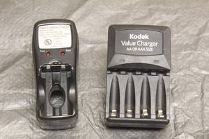 lot 38 image: KODAK VALUE CHARGER &amp CLASS 2 BATTERY CHARGER&nbsp V-2833