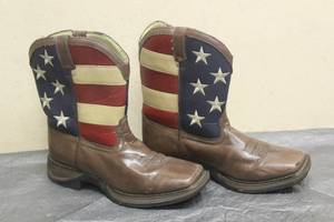 lot 39 image: DURANGO PATRIOTIC FLAG WESTERN BOOTS ,SIZE 6M