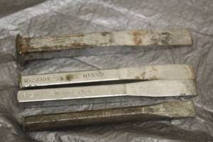 lot 63 image: TOTAL OF 4 ASSORTED BRAND CHISELS  SEE PICS&nbsp
