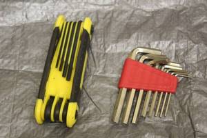 lot 64 image: TOTAL OF 2 ALLEN HEX METRIC WRENCH KEYS&nbsp