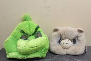 lot 84 image: DANDEE ILLUMINATION PRESENTS DR SEUSS THE GRINCH BIG GREETER HEAD &amp EMOJINATION PLUSH MASK&nbsp