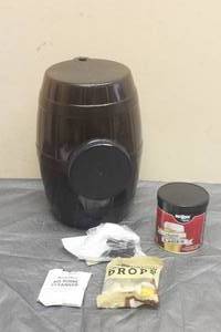 lot 93 image: MR BEER 2- GALLON CRAFT BEER MAKING KIT&nbsp