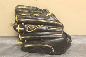 lot 98 image: NIKE GAME READY BASEBALL GLOVE DE-EDGE 12.00