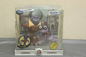 lot 111 image: DISNEY PIXAR MONSTERS UNIVERSITY JOHNNY &amp RANDY MONSTERIZED ACTION FIGURES&nbsp