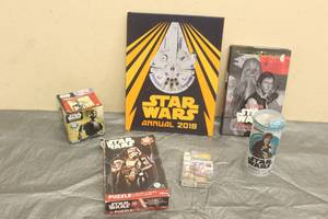 lot 124 image: STAR WARS COLLECTIBLE LOT  SEE PICS&nbsp