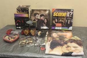 lot 127 image: TWILIGHTSAGA COLLECTIBLE&nbsp LOT  SEE PICS&nbsp