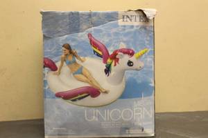 lot 134 image: INTEX MEGA UNICORN VERY POOL FLOAT , 9FT 5IN X 6 FT 4IN X5FT 5IN&nbsp