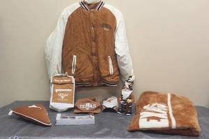 lot 142 image: TEXAS LONGHORNS COLLECTIBLE&nbsp LOT ,JACKET,BLANKET, GNOME,LUNCH BAG, CAP,PILLOW  SEE PICS&nbsp