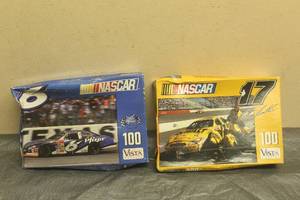 lot 149 image: TOTAL OF 2&nbsp NASCAR LEAP YEAR 2001&nbsp 100PC VISTA PUZZLES&nbsp