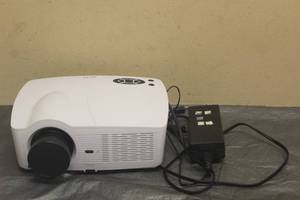 lot 167 image: ONN&nbsp ONA19AV902 PORTABLE PROJECTOR&nbsp