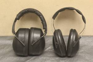 lot 195 image: TOTAL OF 2 SAFETY TACTICLE SHOOTING EARMUFFS&nbsp