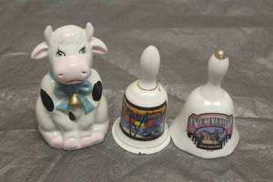 lot 198 image: TOTAL OF 3 VINTAGE PORCELAIN BELLS&nbsp