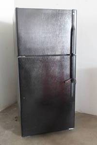 lot 28 image: GENERAL ELECTRIC&nbsp BLACK 18.0 CU FT TOP FREEZER REFRIGERATOR GTS18JCPWRBB