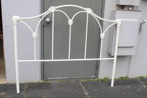 lot 38 image: VINTAGE WHITE VICTORIAN STYLE IRON HEADBOARD, 59&nbsp