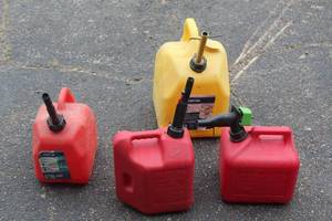 lot 42 image: TOTAL OF 4- GAS CANS&nbsp