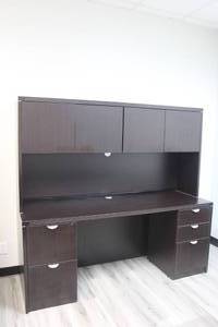 lot 49 image: ESPRESSO 5- DRAWER&nbsp DOUBLE PEDESTAL CREDENZA WITH HUTCH&nbsp  WITH KEY&nbsp