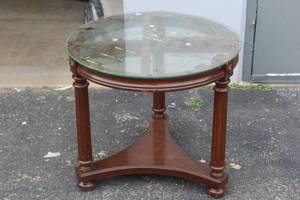 lot 87 image: GLASS TOP SIDE TABLE WITH WOODEN BASE