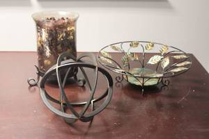 lot 102 image: 3PC HOME DECOR SEE PICS