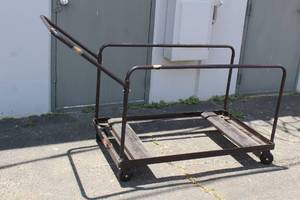 lot 114 image: ROLLING METAL CART