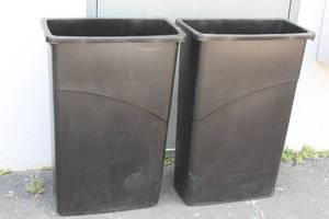 lot 126 image: 2 RUBBERMAID GARBAGE CANS 3450