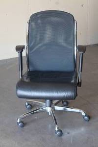 lot 27 image: BLACK MESH BACK ADJUSTABLE OFFICE CHAIR&nbsp