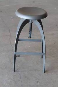 lot 31 image: MODERN METAL ADJUSTBLE HEIGHT STOOL&nbsp