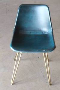 lot 43 image: MCM MOES HOME COLLECTION OMNI TEAL LEATHER DINING CHAIR